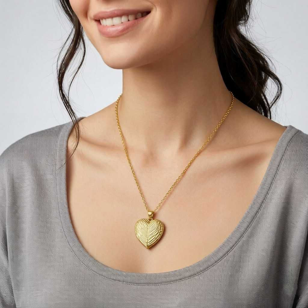 Personalized Leaf Heart Photo Locket Necklace - Gold2