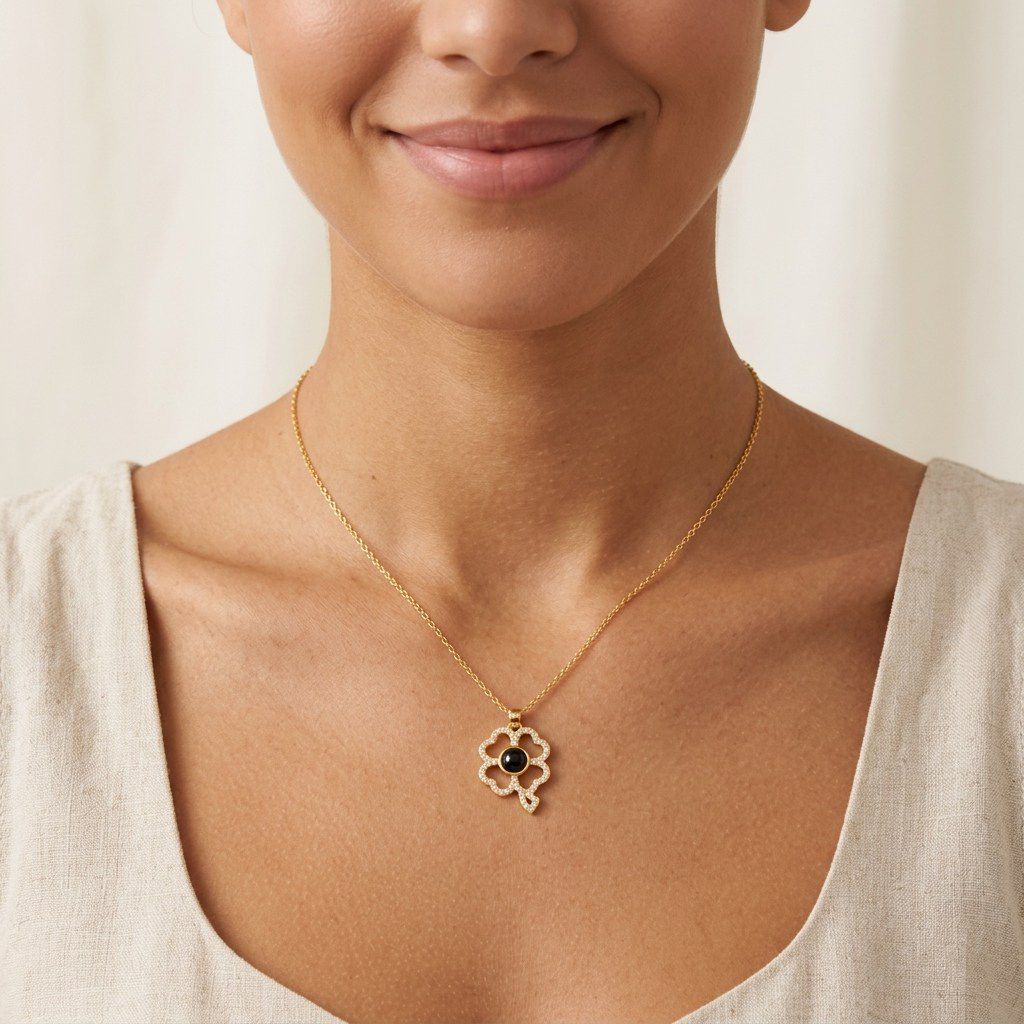 Personalized Four-Leaf Clover Hidden Photo Projection Necklace - Gold1